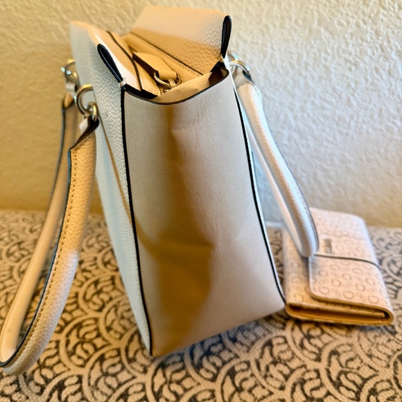 Guess Cream Tote with Matching Wallet - Picture 8 of 16